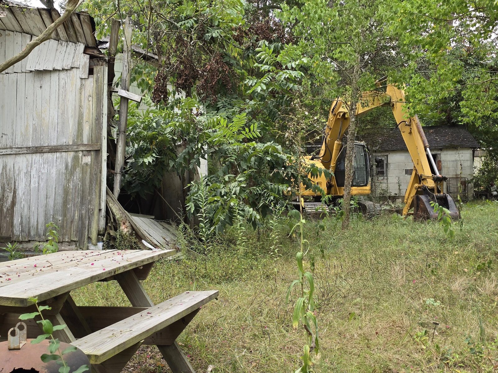 Kilbourne property before house clearing — structure still standing